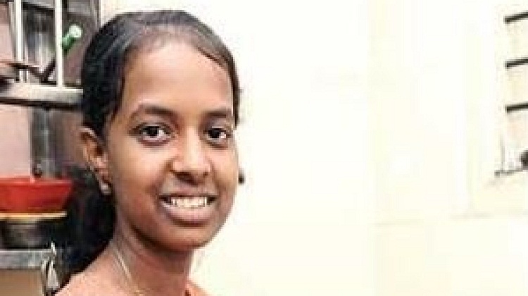What This Girl Achieved While Working As Maid At 9 Places & Supporting Her Family Is Remarkable!