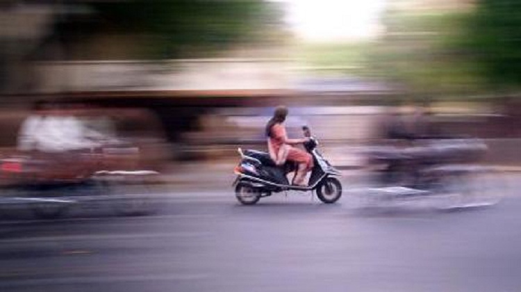 A Teenager In A Short Dress On A Scooter And A Foreigner Were Harassed Because They Were ‘WEAK’