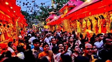 This Is What Durga Puja Was Like For A Policeman & A Fruit Seller: Never Knew It Was So Different!