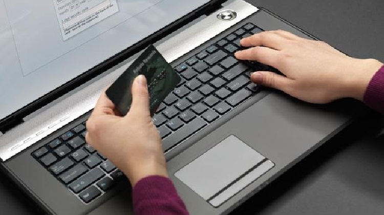 This Is How Easily Frauds Are Using Your Bank Accounts For Shopping. And No One Is Stopping Them!