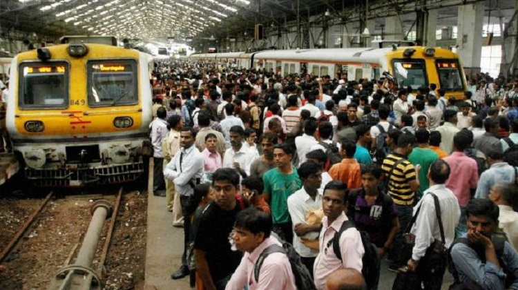 Life Of An Outsider In A Mumbai Local Train, And What You Get To Learn From It