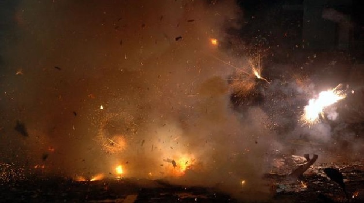 Using Crackers For Diwali Celebrations Is NOT Wrong. And There Are Strong Reasons For That!