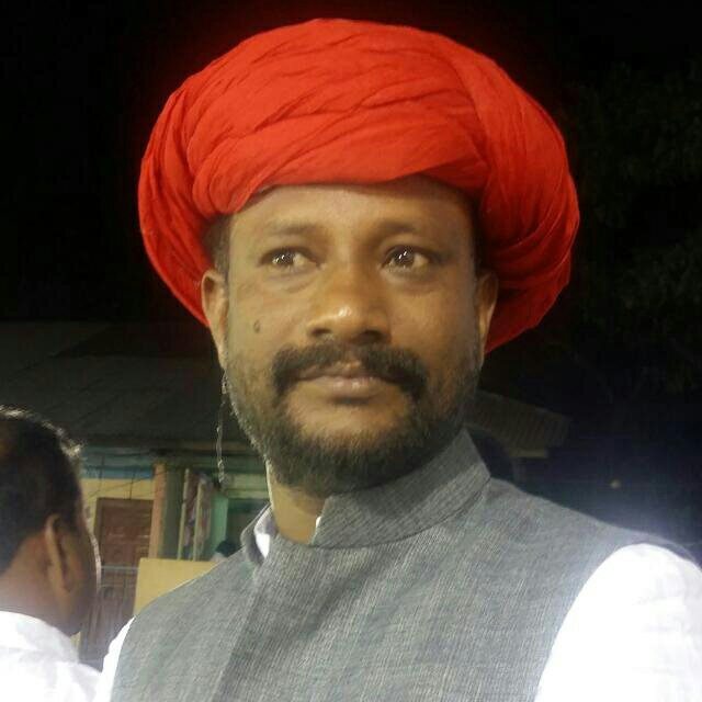 एमएडी फैक्ट्री के माध्यम से कलाकार बना रहे अनिरुध्द वनकर